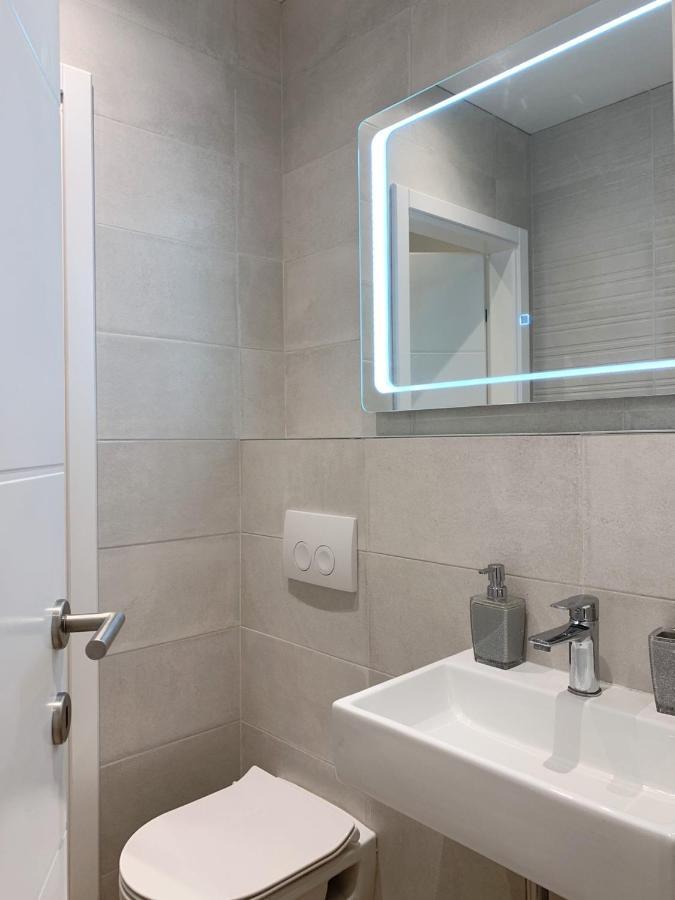 G Apartment Podstrana Luaran gambar