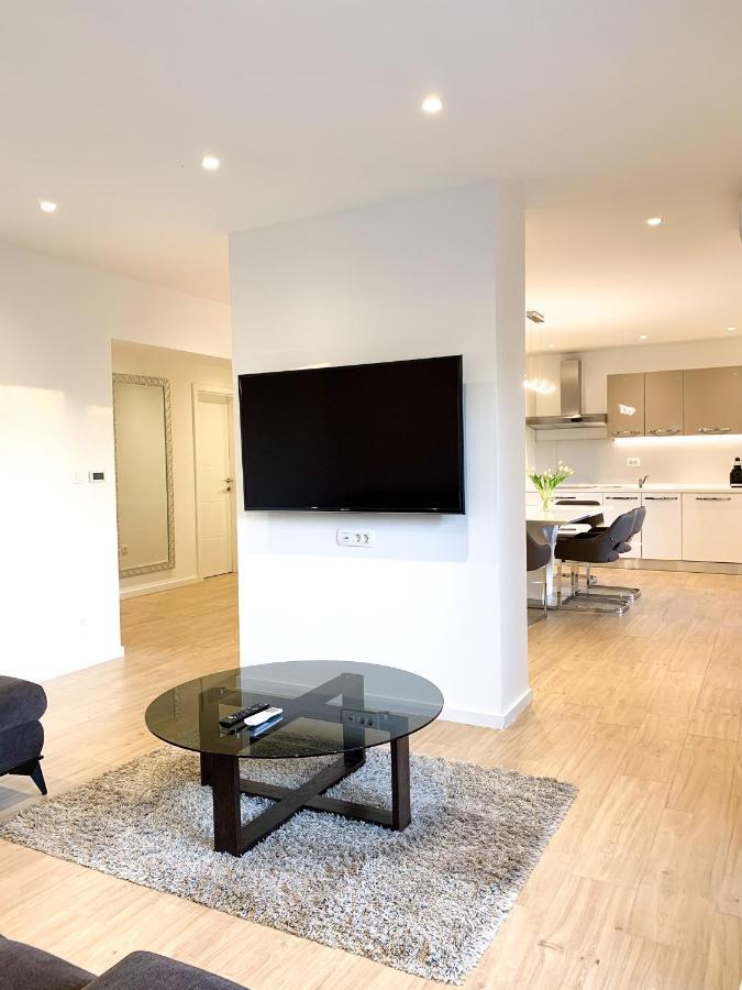 G Apartment Podstrana Luaran gambar