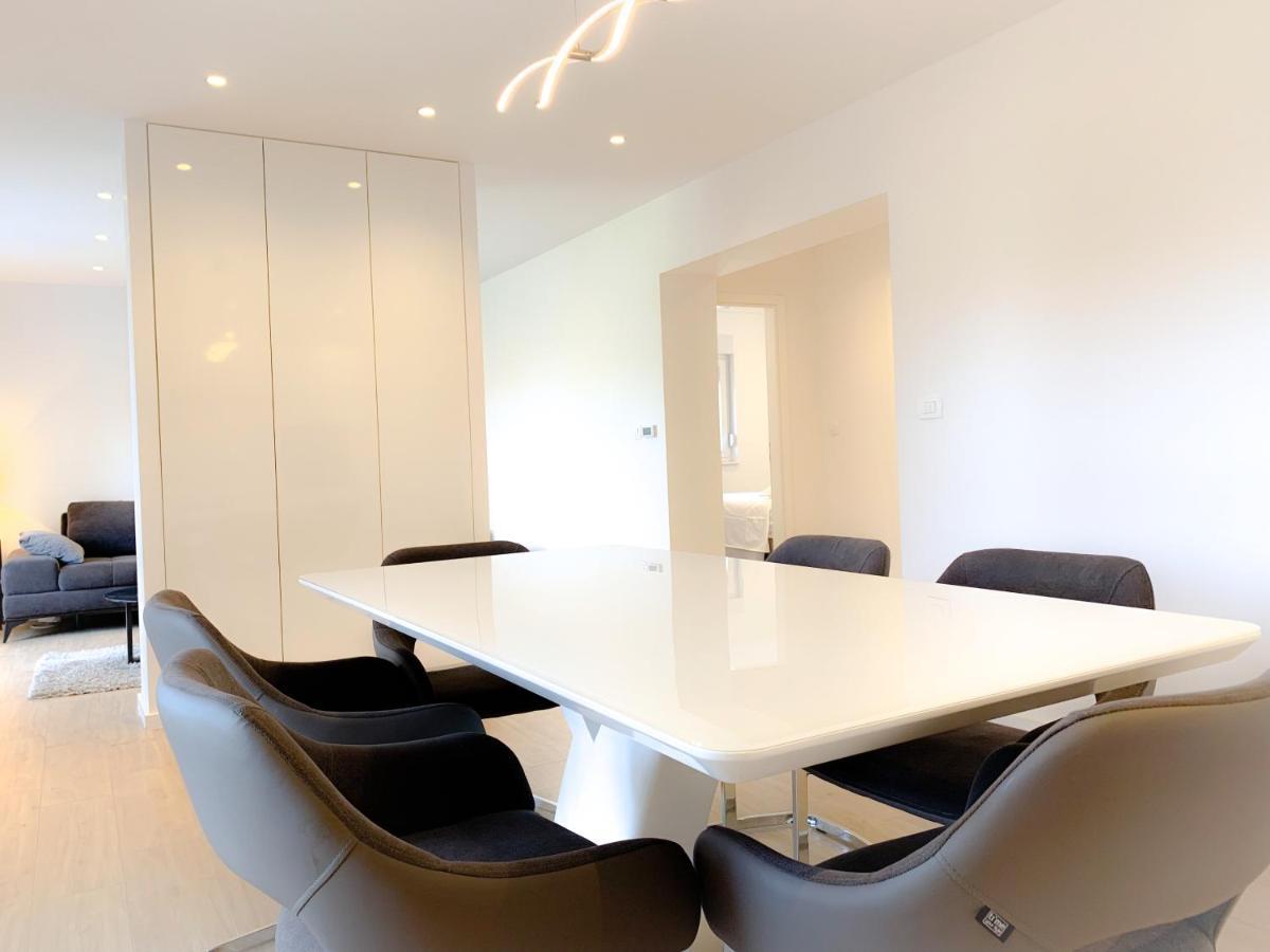 G Apartment Podstrana Luaran gambar