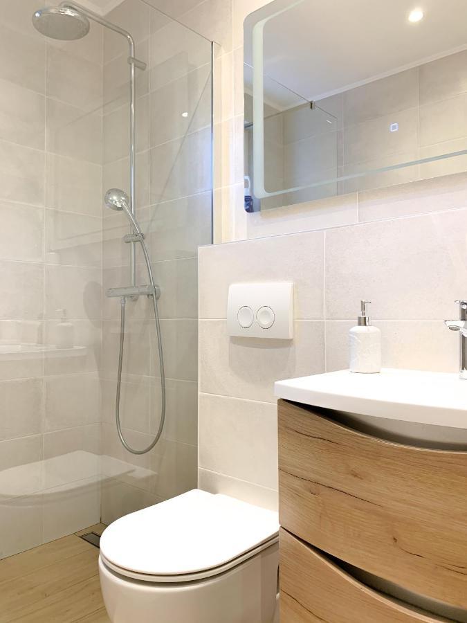 G Apartment Podstrana Luaran gambar