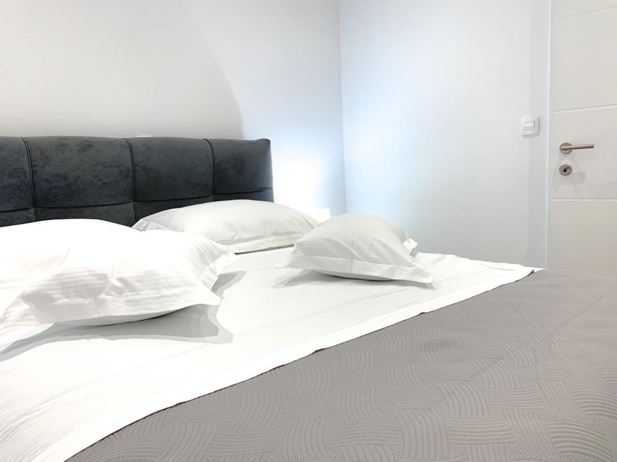 G Apartment Podstrana Luaran gambar